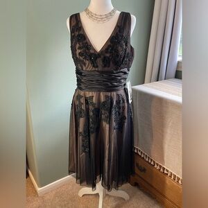 NWT JS Boutique Appliqué Mesh Overlay Fit and Flare Dress - Sz 10